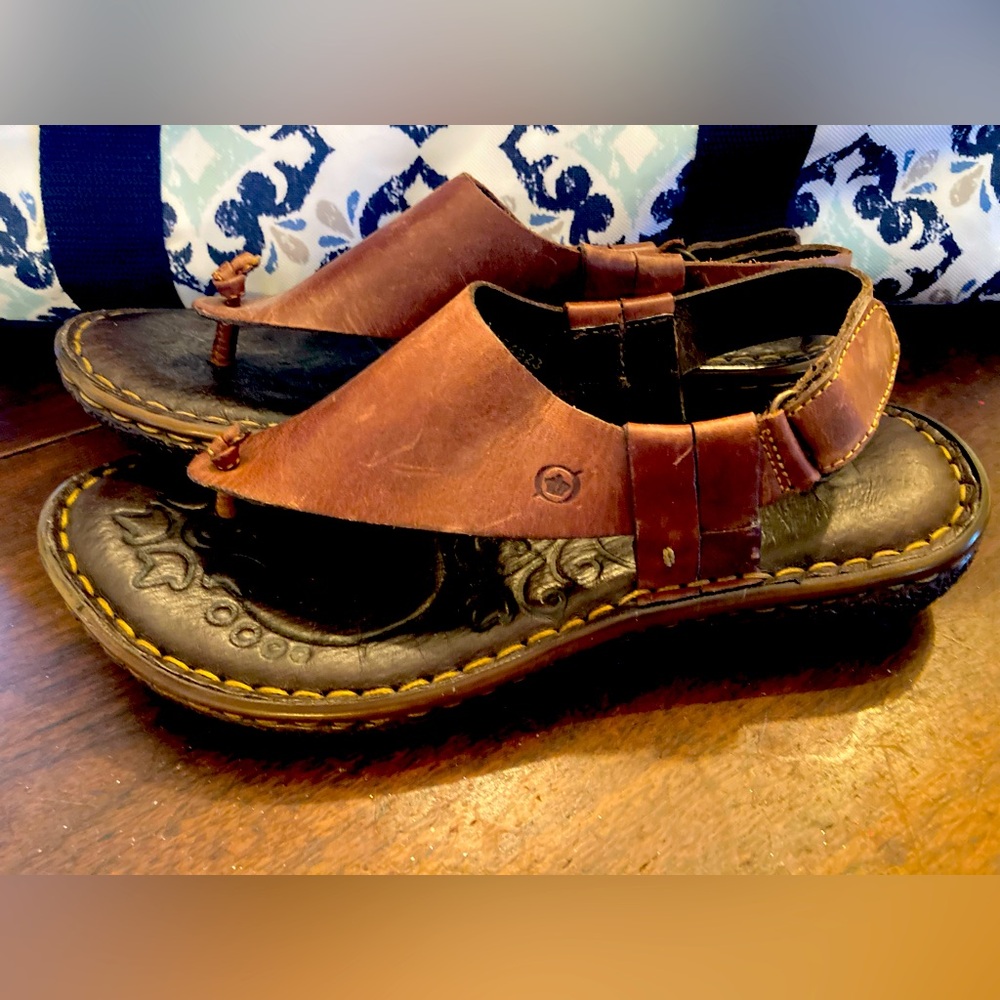 Brown leather Born sandals. Sz 6/36